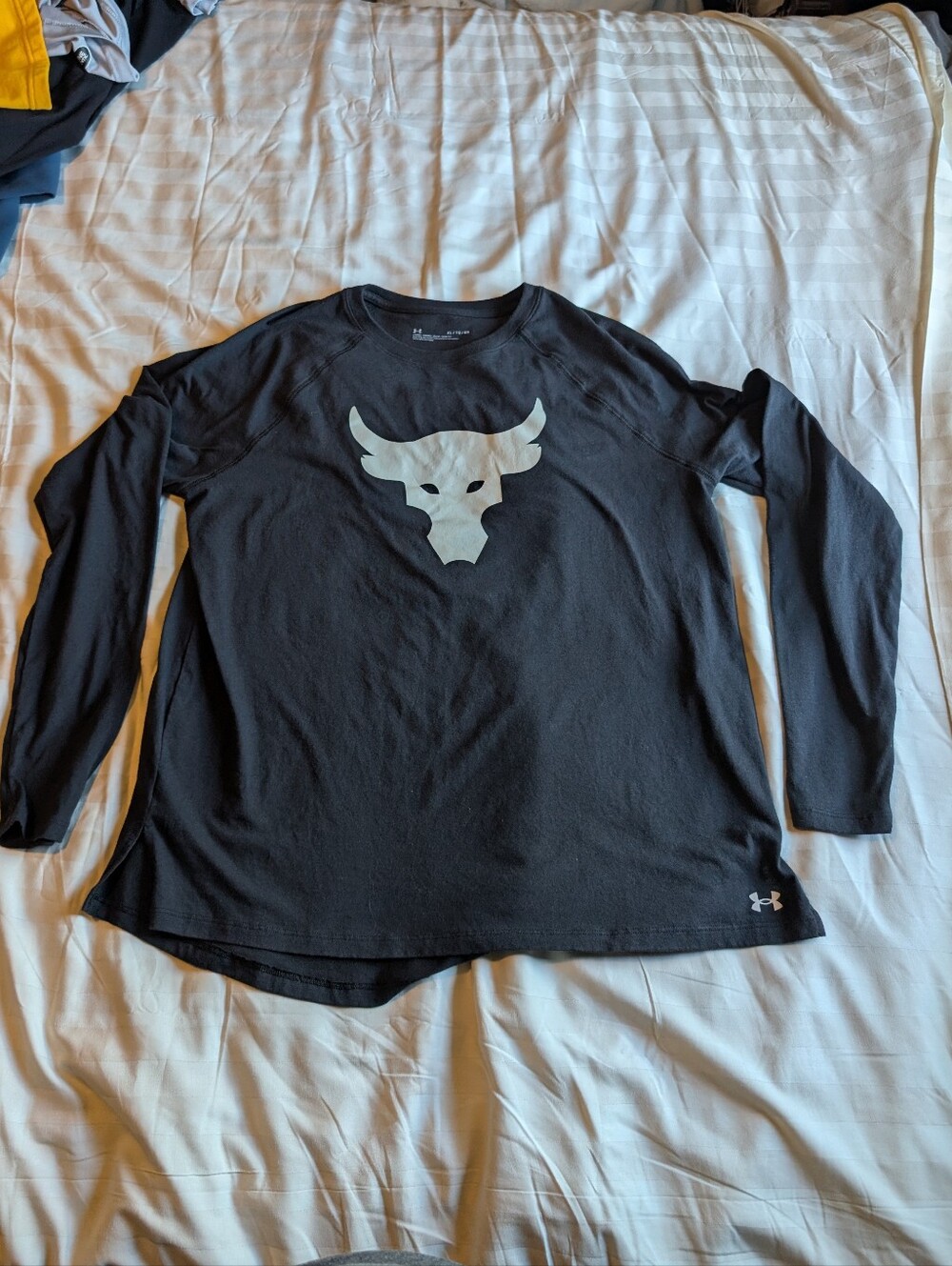 Under Armour Project Rock Womens XL Long Sleeve Bull Logo Shirt Black